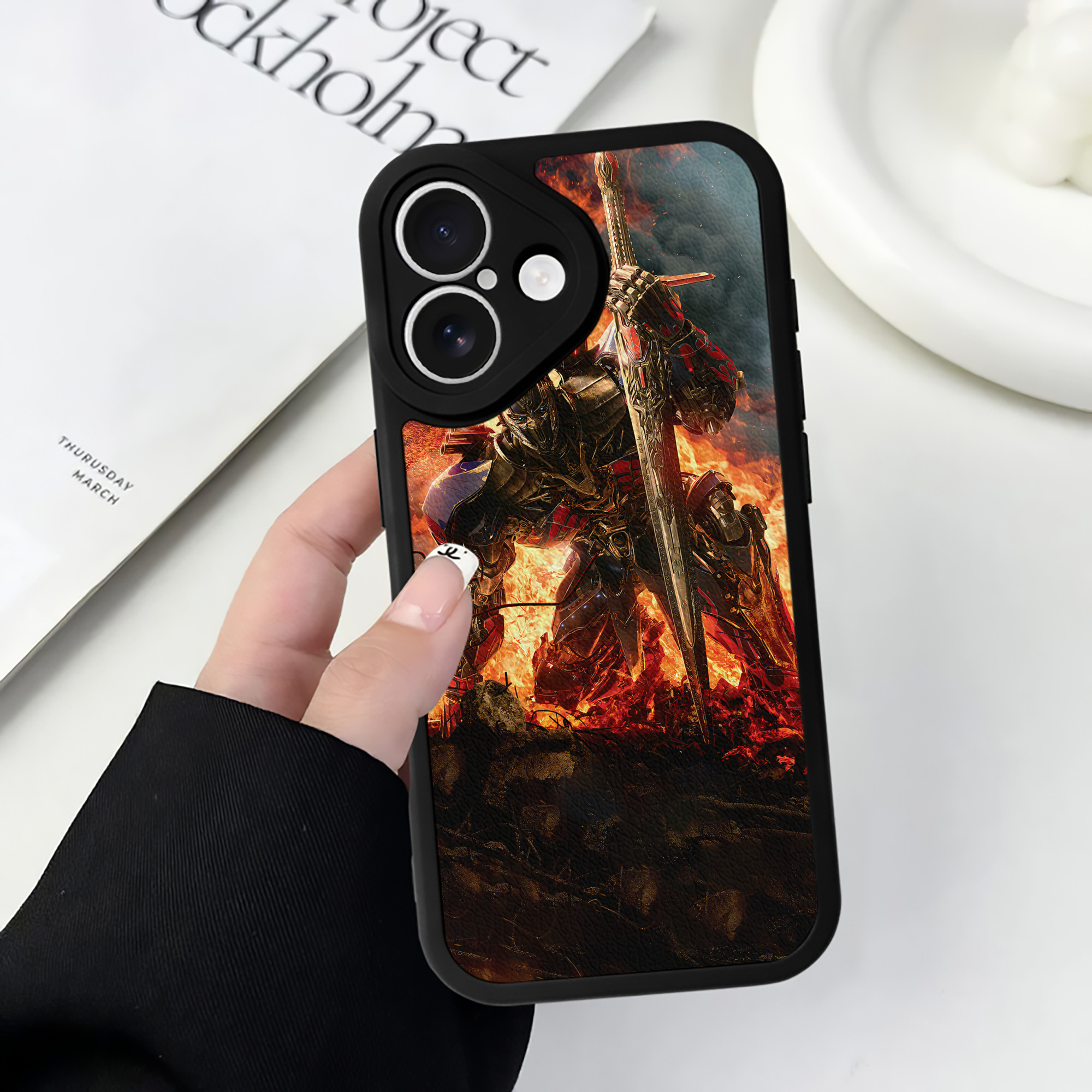 （画像用） Transformers トランスフォーマー 【iPhone 16シリーズ対応】シリコンスマホケース（レザー調） 材質：シリコン